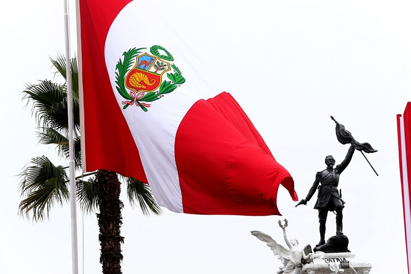 Pabellón Nacional y estatua del Coronel Francisco Bolognesi